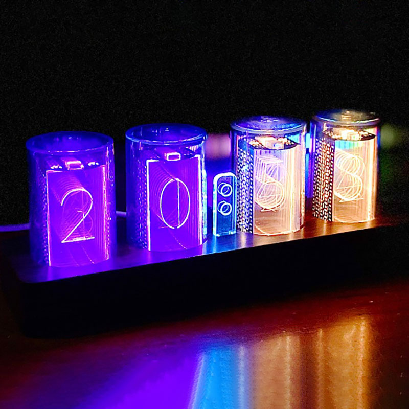 カラフルな RGB グローチューブデジタル時計 e スポーツ - Diy Electronics Desk のレビューと価格